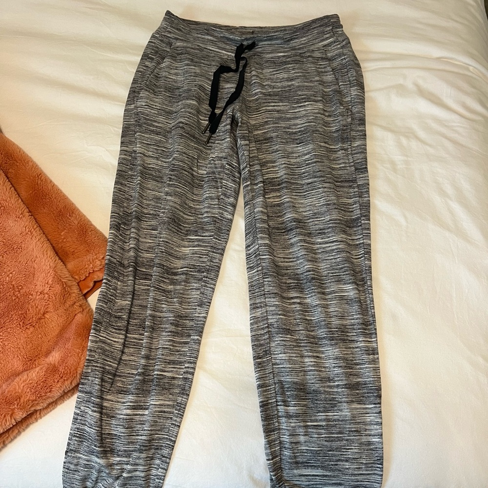 Lululemon High-Waist Jogger Pant, Size 6, Color: Hethered Gray